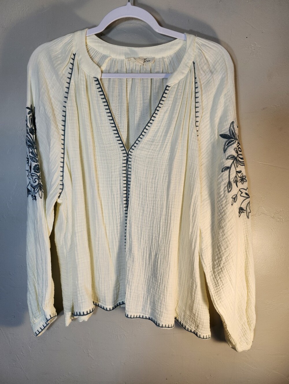 Vine & Love Cream Gauze Tunic Blue Embroidery